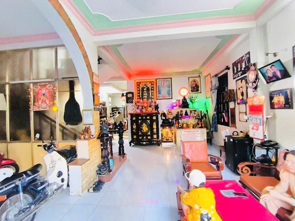 Siêu phẩm mt đường, ngang bề thế 8m  phạm văn đồng, gò vấp  3 tầng btct 200m2 bán chỉ 29,5 tỷ.