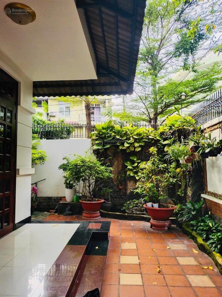 Biệt thự sân vườn, căn góc 3 mặt thoáng, khu vip nguyễn oanh, gò vấp. 3 tầng 270m2 bán chỉ 33 tỷ.