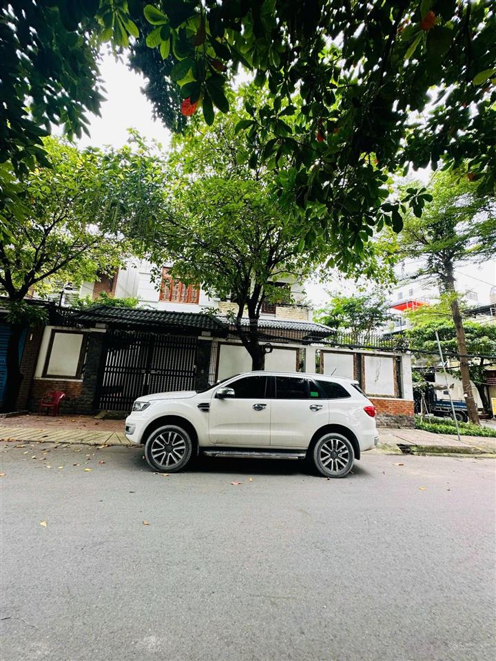 Biệt thự sân vườn, căn góc 3 mặt thoáng, khu vip nguyễn oanh, gò vấp. 3 tầng 270m2 bán chỉ 33 tỷ.