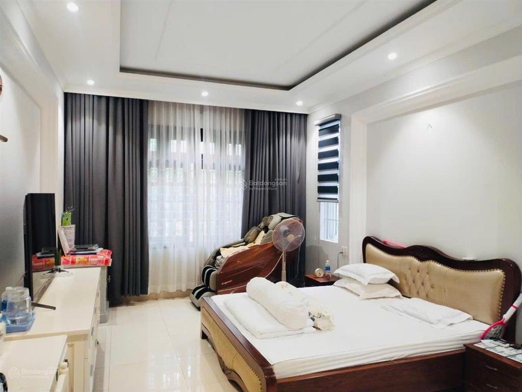 Biệt thự sân vườn, căn góc 3 mặt thoáng, khu vip nguyễn oanh, gò vấp. 3 tầng 270m2 bán chỉ 33 tỷ.