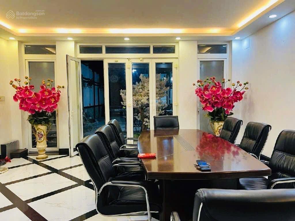 Biệt thự mặt tiền đường vip cửu long, tân bình. 4 tầng thang máy, 335m2 ngộp bán gấp 60 tỷ