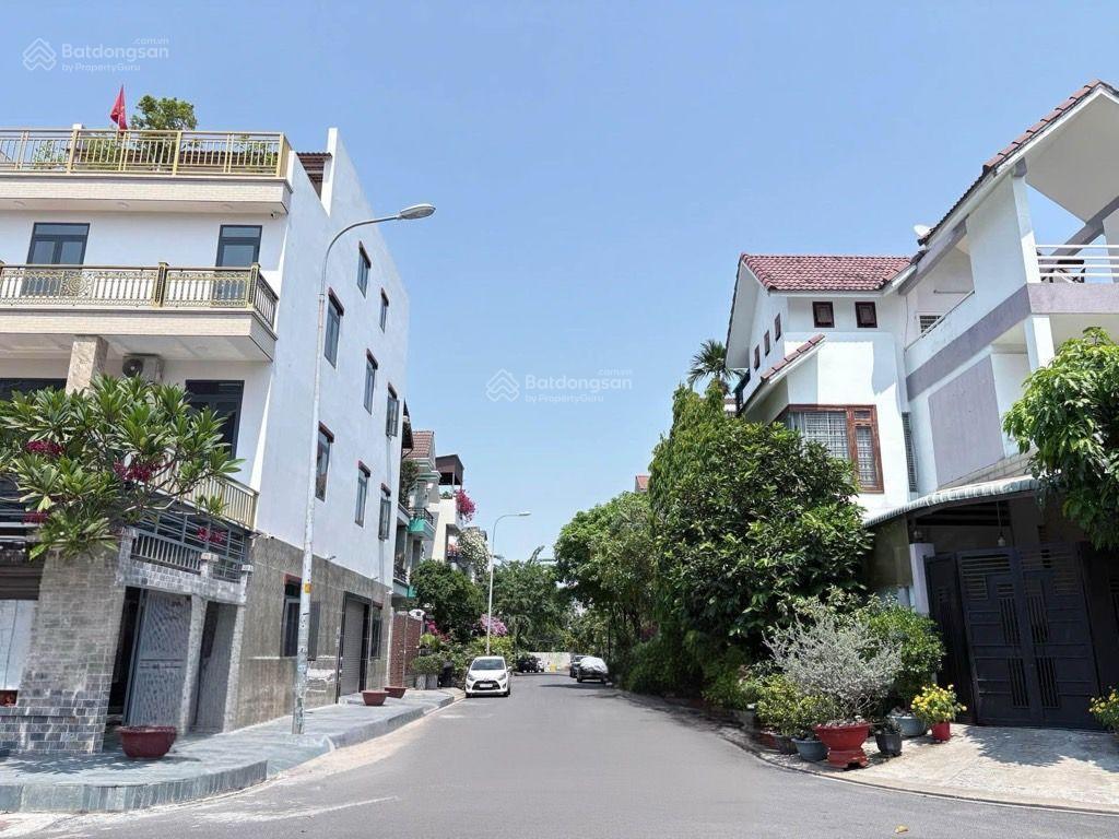 Bán biệt thự nhà phố ( 7x17 )  ngay phạm văn đồng, khu vip ven sông  4 tầng btct chỉ 17,5 tỷ