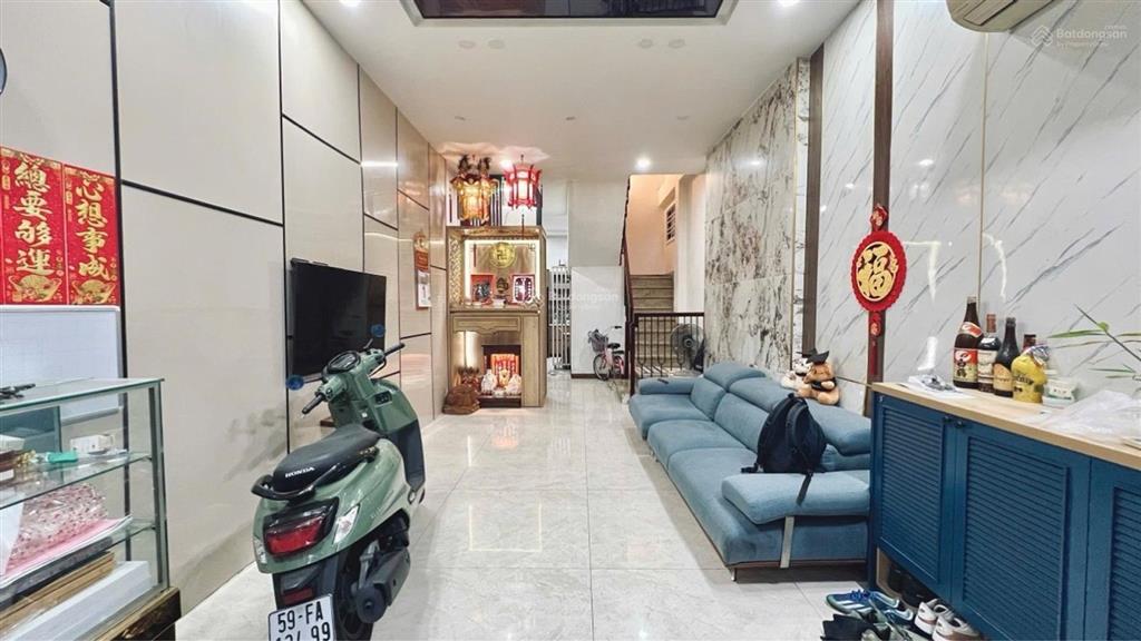 Bán nhà quận 1  mặt tiền đường huyền quang  4 tầng ( 4*16 ) gấp bán 25 tỷ