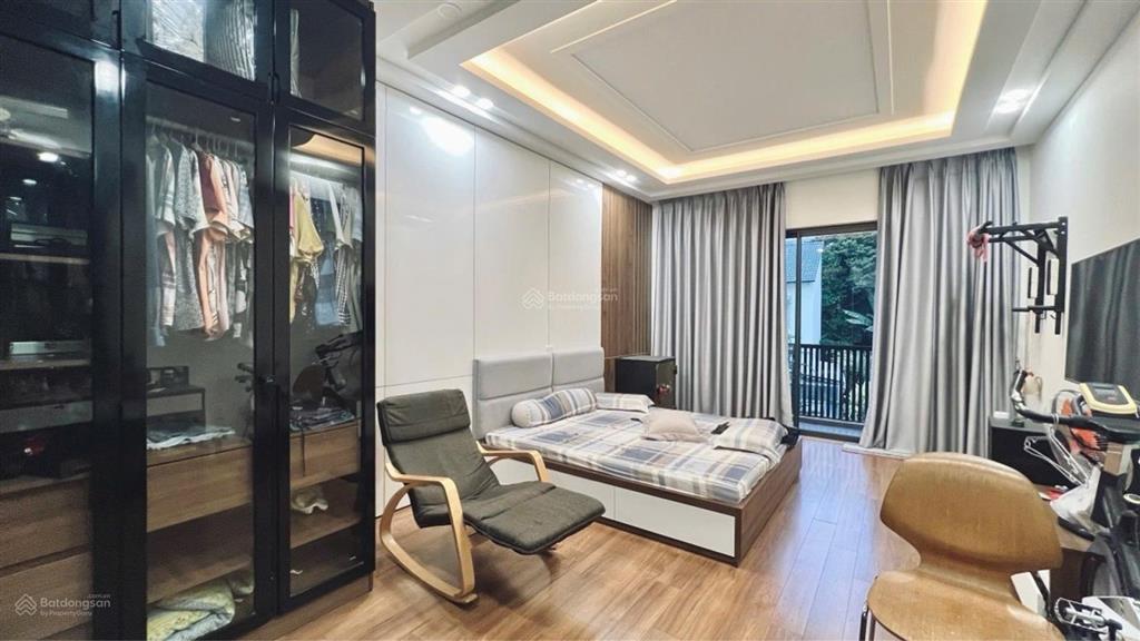 Bán nhà quận 1  mặt tiền đường huyền quang  4 tầng ( 4*16 ) gấp bán 25 tỷ