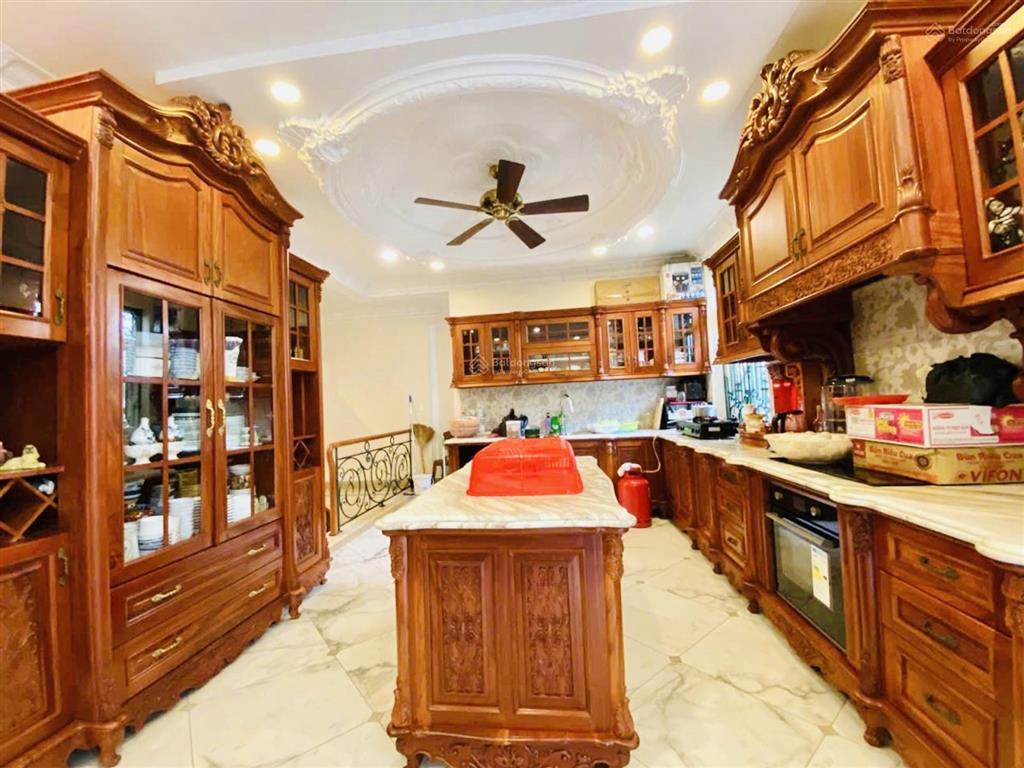 Biệt thự siêu vị trí, 5 tầng có hầm + thang máy  khu vip phú nhuận  230m² chào bán chỉ 52 tỷ.