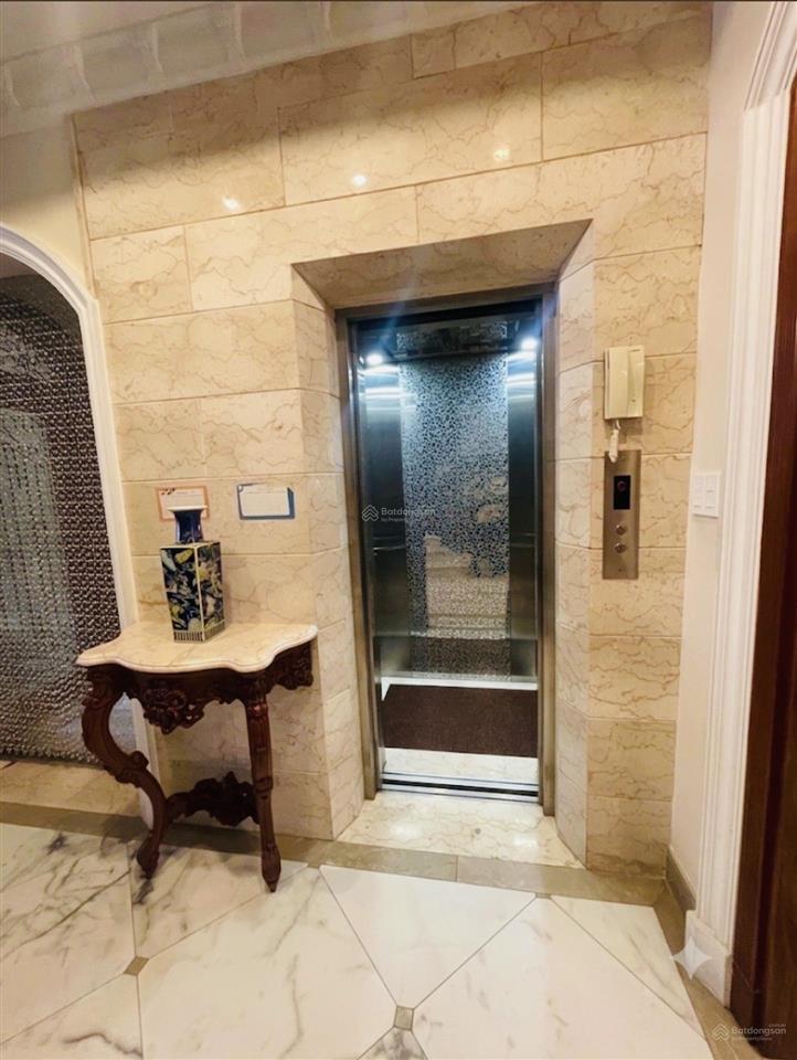 Biệt thự siêu vị trí, 5 tầng có hầm + thang máy  khu vip phú nhuận  230m² chào bán chỉ 52 tỷ.