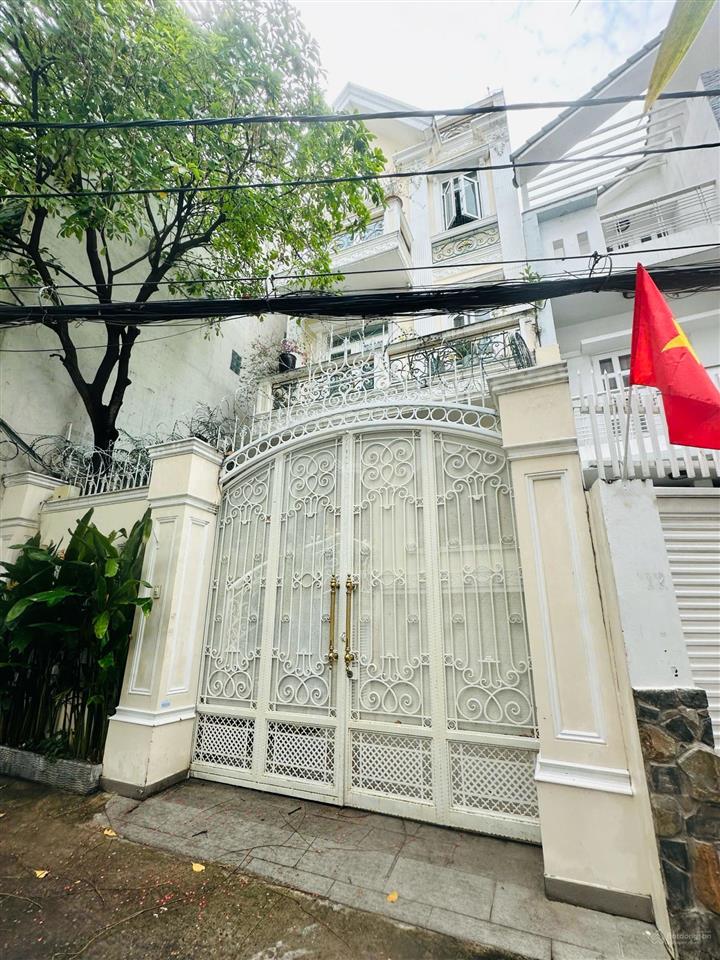 Biệt thự siêu vị trí, 5 tầng có hầm + thang máy  khu vip phú nhuận  230m² chào bán chỉ 52 tỷ.