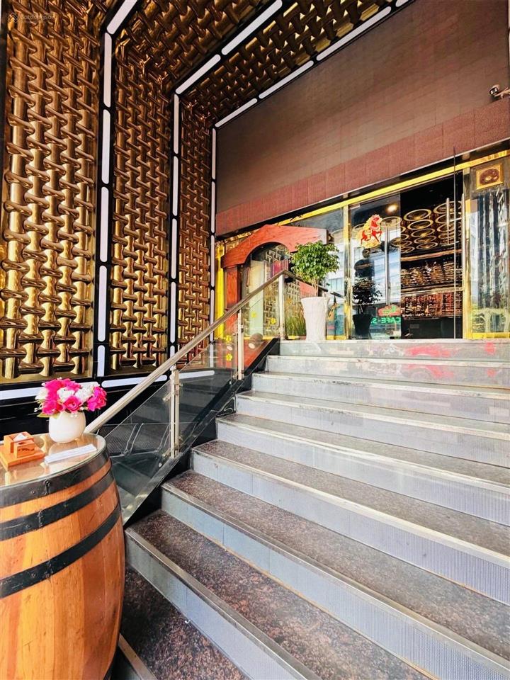 Tài sản thương mại, tại mt phổ quang. 8 tầng, hầm. dt (6*30)  bán 85 tỷ