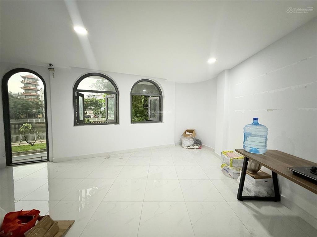 Bán nhà mặt tiền hoàng sa  6 tầng, lô góc ngang 5m ~ 40m2 chỉ 13,5 tỷ.
