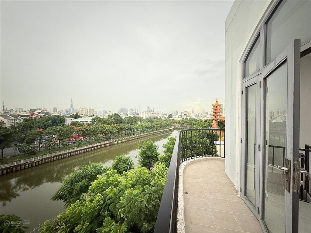 Bán nhà mặt tiền hoàng sa  6 tầng, lô góc ngang 5m ~ 40m2 chỉ 13,5 tỷ.