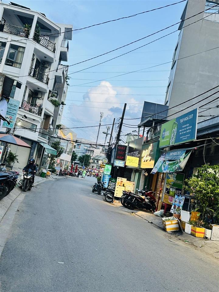 Bán nhà mặt tiền nguyễn xí  7 tầng có hầm, thang máy  56m2 gấp bán chỉ 12,9 tỷ.