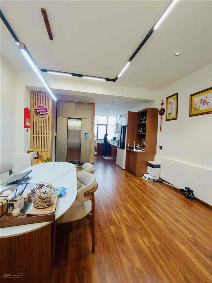 Mặt tiền quận 1  đường đinh tiên hoàng  4 tầng thang máy  91m1 bán chỉ 33tỷ.