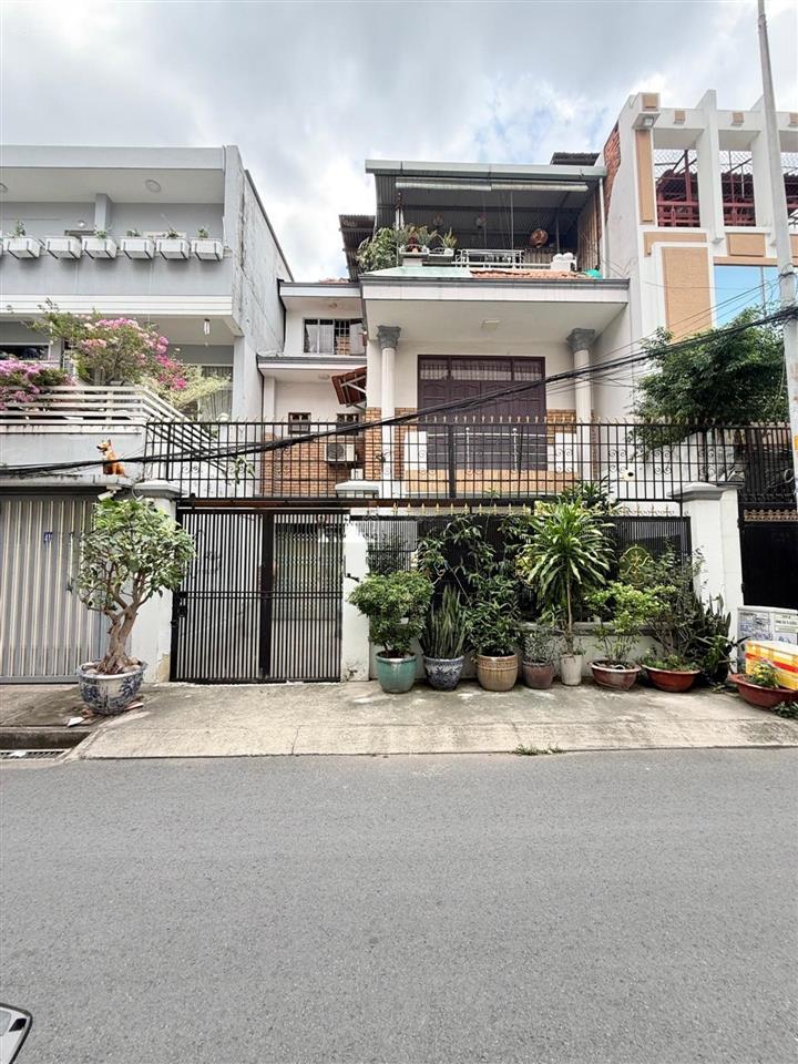 Bán nhà 3 tầng (8*16 ~ 128m2 cn) khu vip dương quảng hàm, tt gò vấp  gấp bán 18 tỷ.