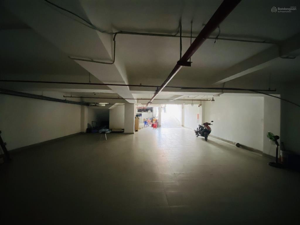 Bán tòa nhà mặt tiền  dt gần 300m2  7 tầng hầm  giá 85 tỷ  vị trí phạm văn bạch, tân bình.