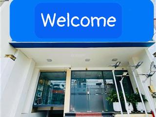 Bán tòa nhà mặt tiền  dt gần 300m2  7 tầng hầm  giá 85 tỷ  vị trí phạm văn bạch, tân bình.