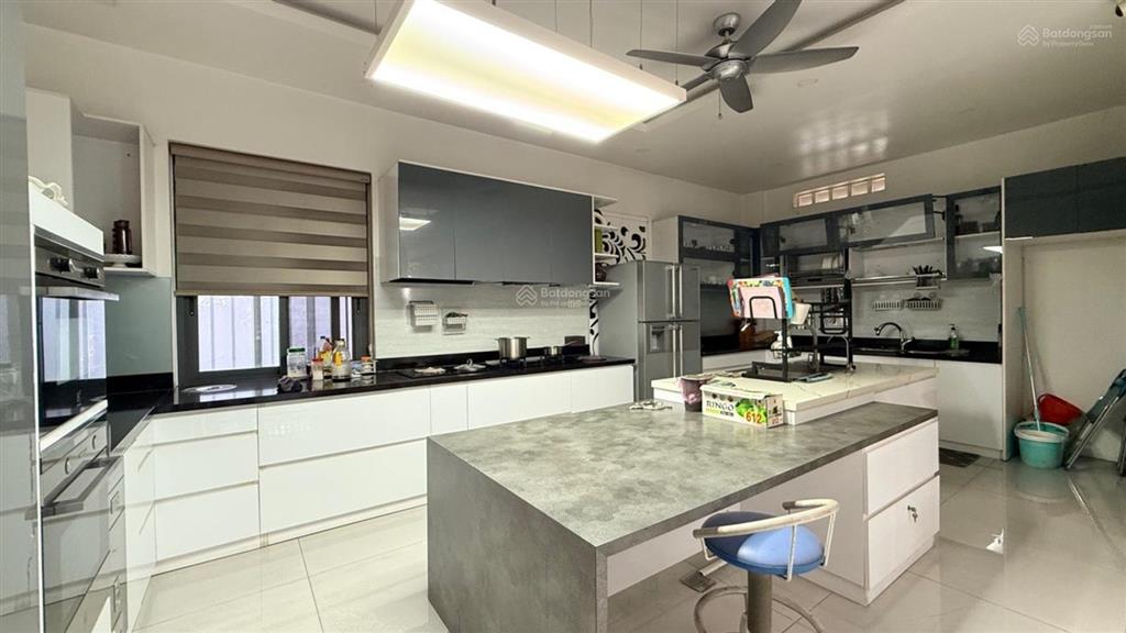 Villa nhà đẹp, 5 tầng thang máy  ngay gần sân gold  135m2 bán chỉ 23,5 tỷ  gò vấp.