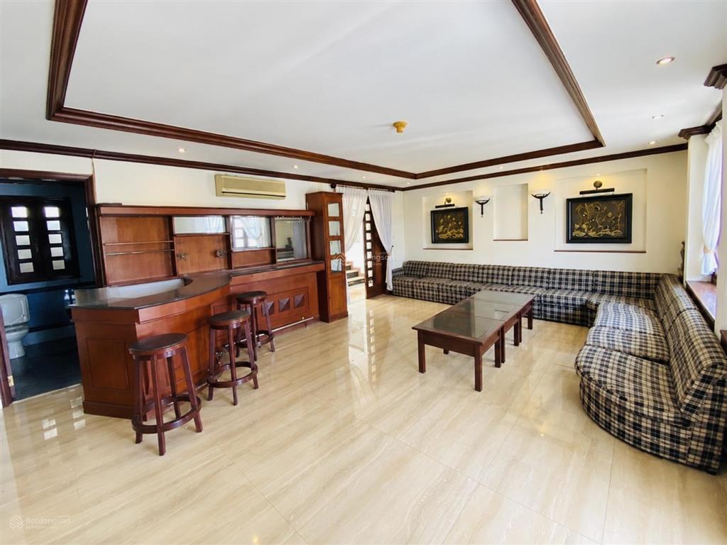 Biệt thự khu vip, 6 tầng thang máy, ngay nguyễn trọng tuyển, 200m2 ngang đẹp 7,5m. giá bán 55tỷ