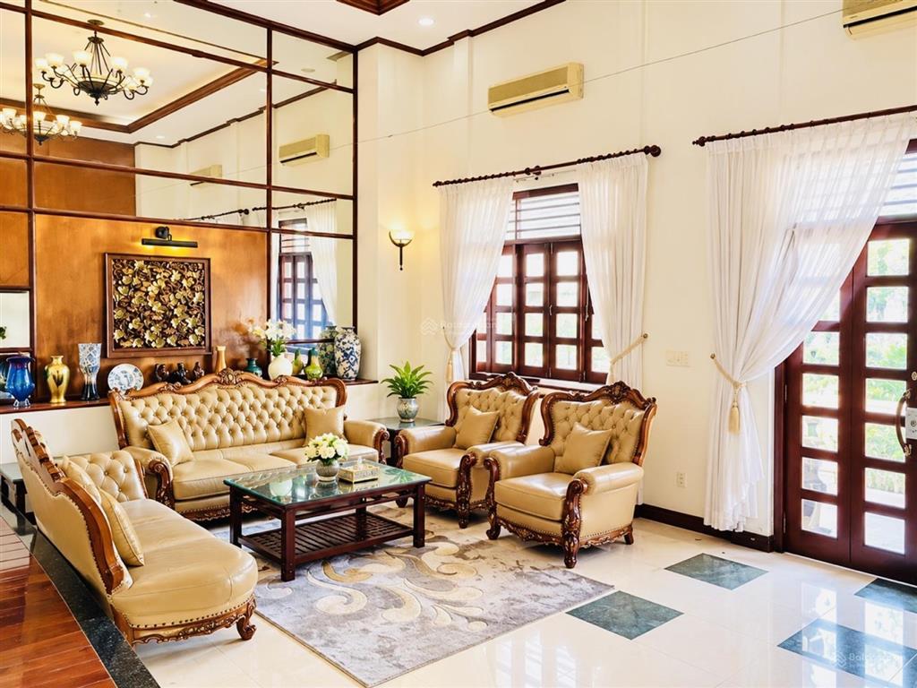 Biệt thự khu vip, 6 tầng thang máy, ngay nguyễn trọng tuyển, 200m2 ngang đẹp 7,5m. giá bán 55tỷ