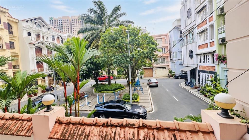 Biệt thự khu vip, 6 tầng thang máy, ngay nguyễn trọng tuyển, 200m2 ngang đẹp 7,5m. giá bán 55tỷ