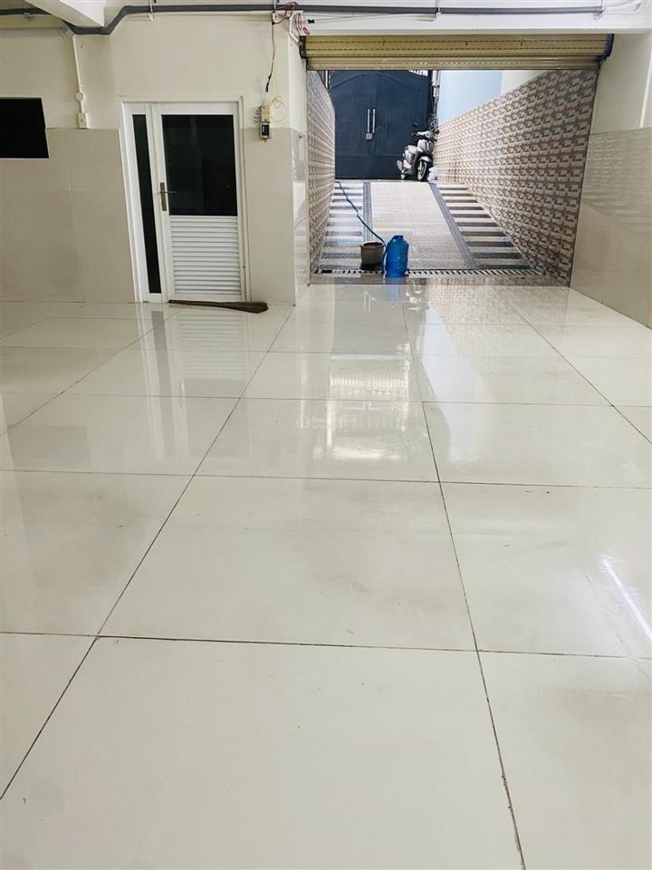 Tòa nhà mặt tiền, diện tích lớn 220m2. 5 tầng có hầm, thang máy. ngay gần tân sơn nhất. bán 45 tỷ