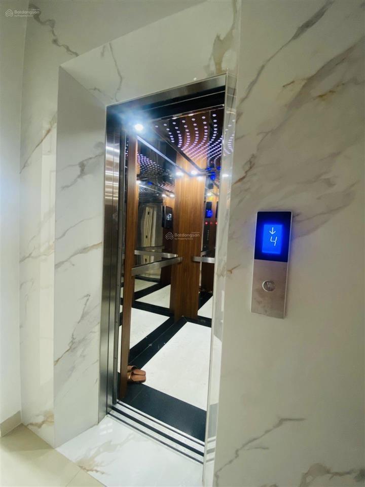 Tòa nhà mặt tiền, diện tích lớn 220m2. 5 tầng có hầm, thang máy. ngay gần tân sơn nhất. bán 45 tỷ