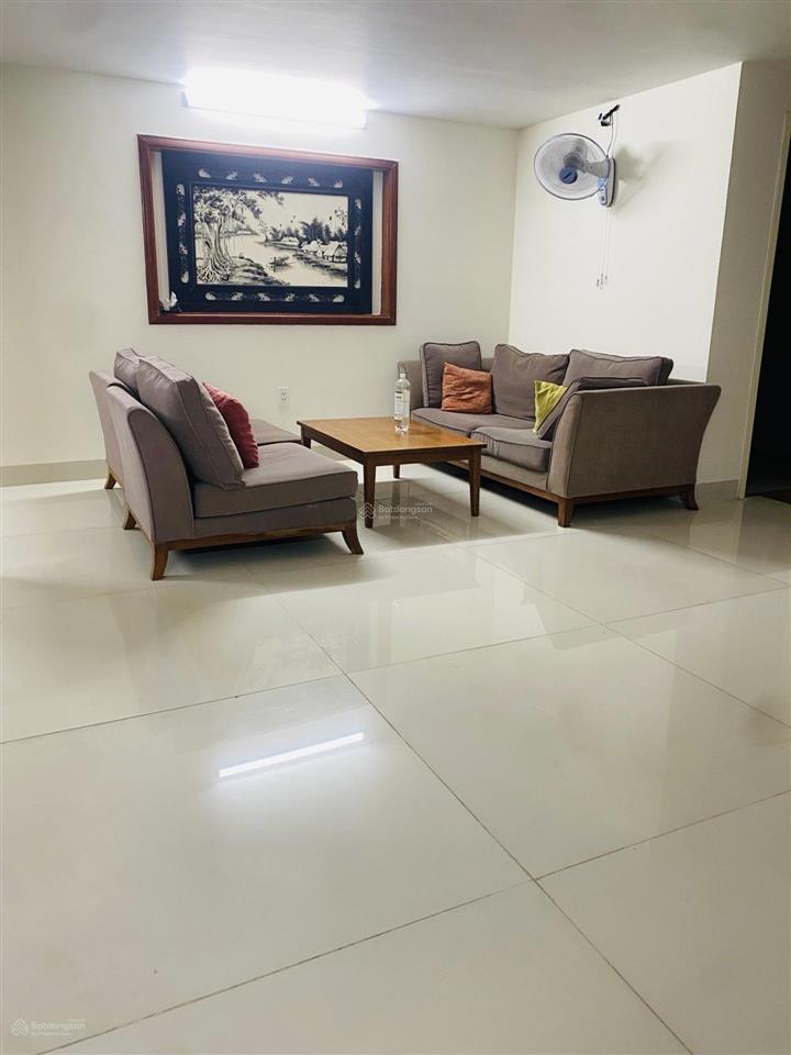 Tòa nhà mặt tiền, diện tích lớn 220m2. 5 tầng có hầm, thang máy. ngay gần tân sơn nhất. bán 45 tỷ