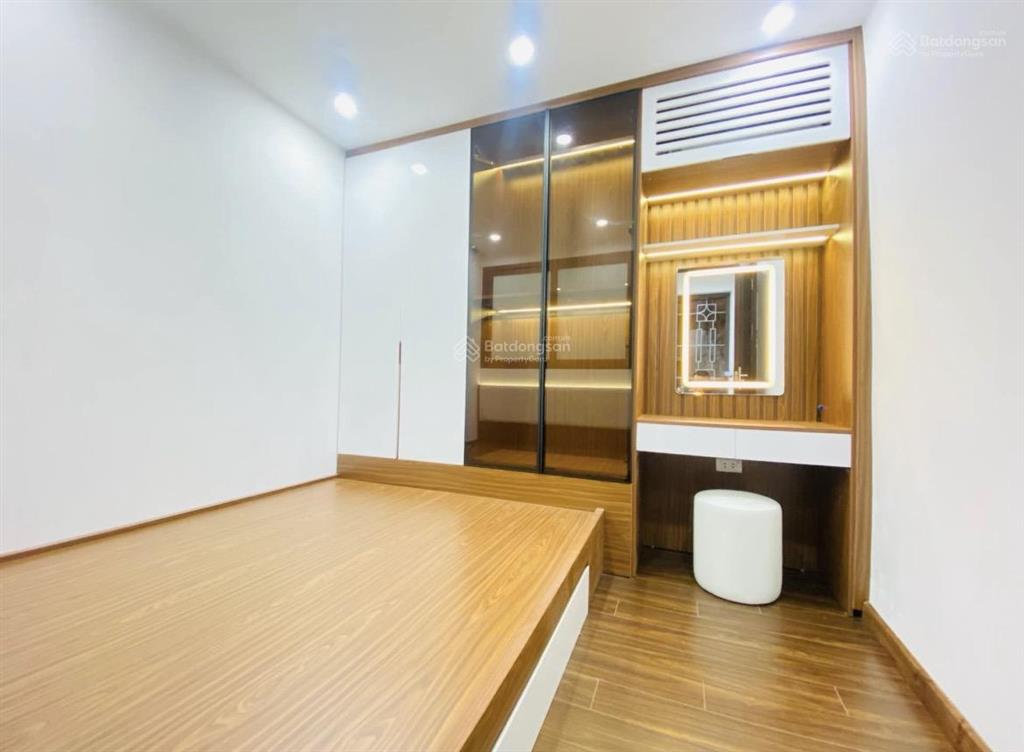 Nhà hiếm,quận hai bà trưng plò
đúc
giá nhỉnh 9 tỷ.ô tô vf3 đỗ cửa,nhà đẹp,ở ngay