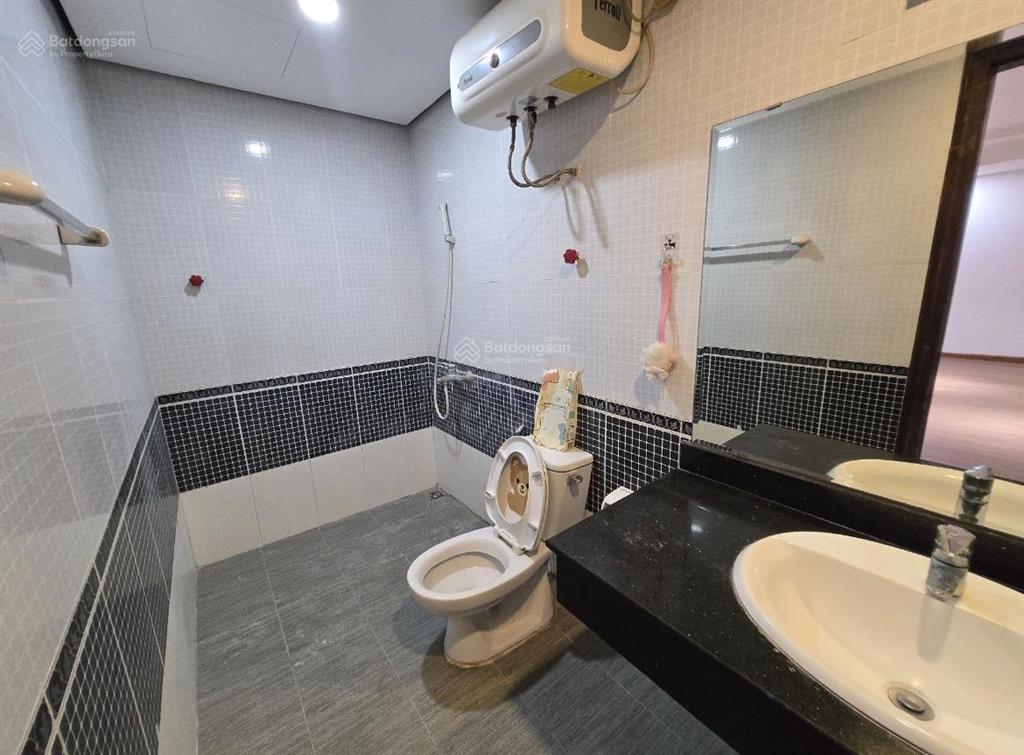 Cần tiền bán gấp căn hộ chung cư tttm chợ mơ  lô góc  178m2  3pn 3vs  rộng thênh thang.