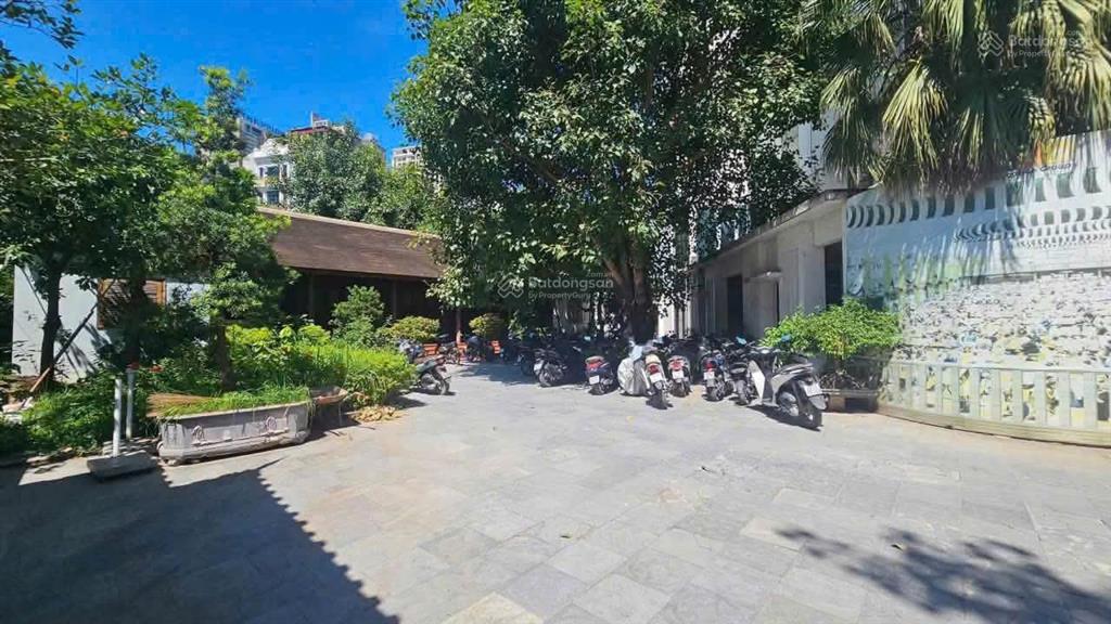 Cho thuê căn dinh thự tại khu đô thị văn khê, 220 triệu/th, 2400m2