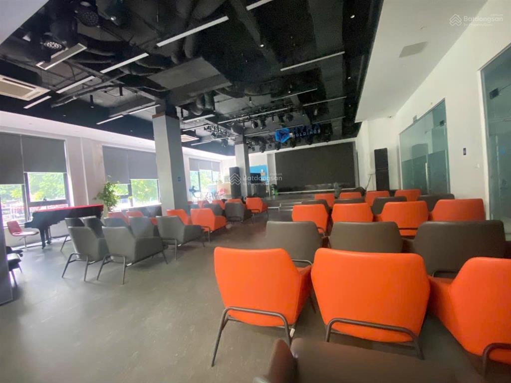 Cho thuê căn dinh thự tại khu đô thị văn khê, 220 triệu/th, 2400m2