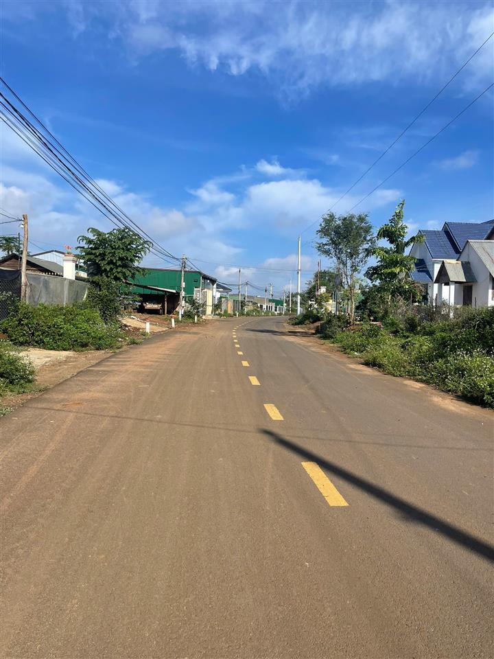 Bán 3300m2  đất đường nhựa gần sân bóng R"chai Phú Hội -Đức Trọng- Lâm Đồng. 12,5 tỷ.