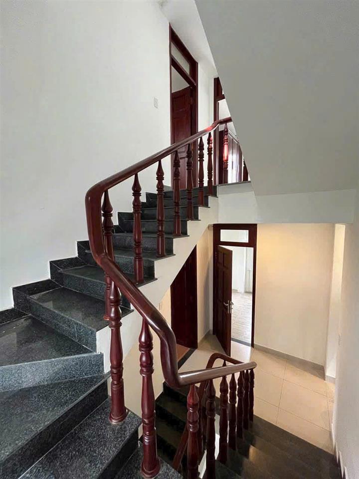 Cho thuê và sang nhượng villa Nam Hồ giá 18 triệu  phường 11 Đà Lạt Lâm Đồng