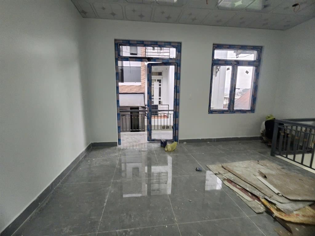 Cho thuê nhà mới xây 4 phòng ngủ giá 6 triệu tại phường 7 Đà Lạt Lâm Đồng