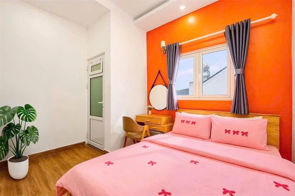 Cho thuê khách sạn 17 phòng có thang máy, hầm xe giá 35 triệu đường Xô Viết Nghệ Tĩnh Đà