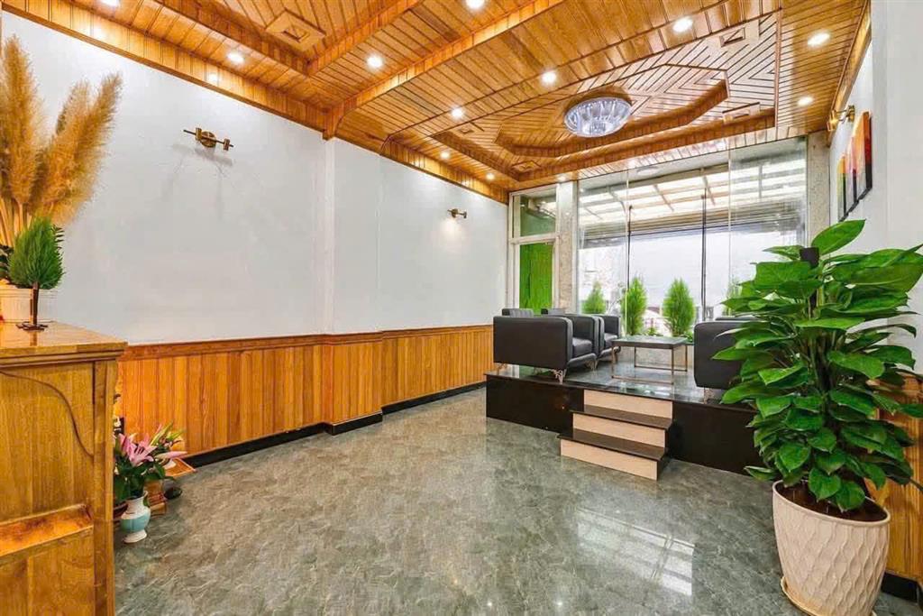 Cho thuê khách sạn 17 phòng có thang máy, hầm xe giá 35 triệu đường Xô Viết Nghệ Tĩnh Đà