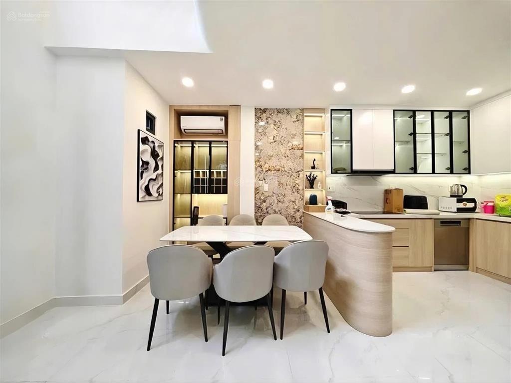 Bán căn nhà 5 tầng mới đẹp ngay khu vip phường bàn cờ, hxh, hơn 8 tỷ