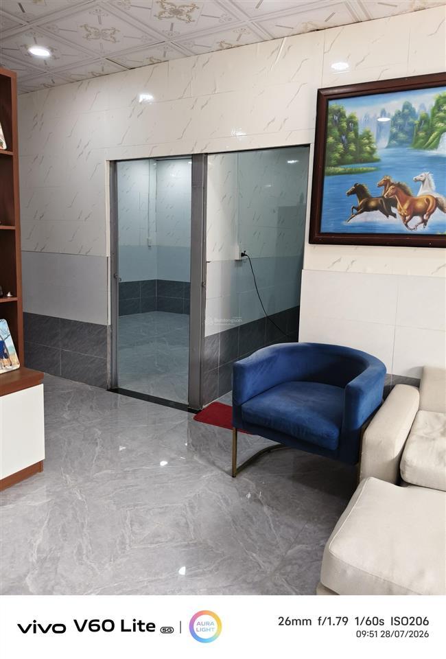 Chỉ 1 tỷ 2 sở hữu ngay căn nhà 64 m2 mặt tiền khủng 8m. đường trước nhà 4m xe hơi tới nhà.