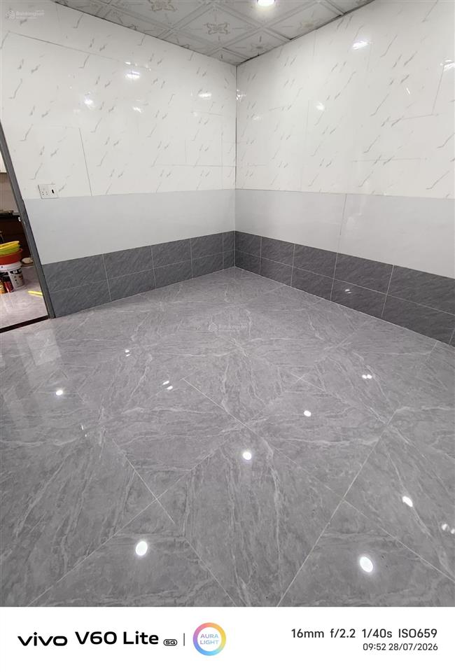 Chỉ 1 tỷ 2 sở hữu ngay căn nhà 64 m2 mặt tiền khủng 8m. đường trước nhà 4m xe hơi tới nhà.