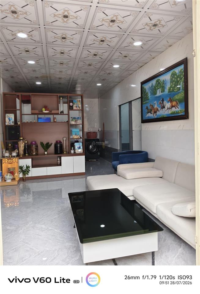 Chỉ 1 tỷ 2 sở hữu ngay căn nhà 64 m2 mặt tiền khủng 8m. đường trước nhà 4m xe hơi tới nhà.