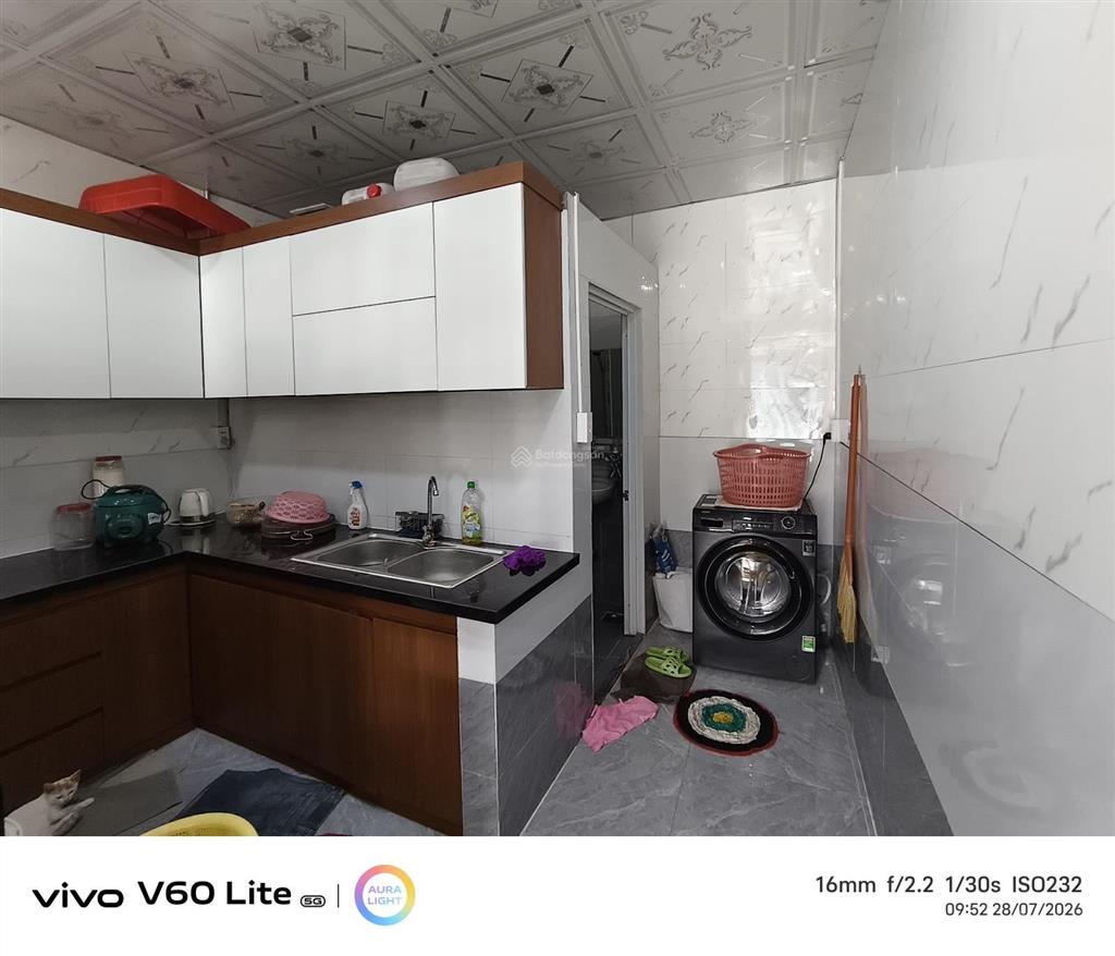Chỉ 1 tỷ 2 sở hữu ngay căn nhà 64 m2 mặt tiền khủng 8m. đường trước nhà 4m xe hơi tới nhà.