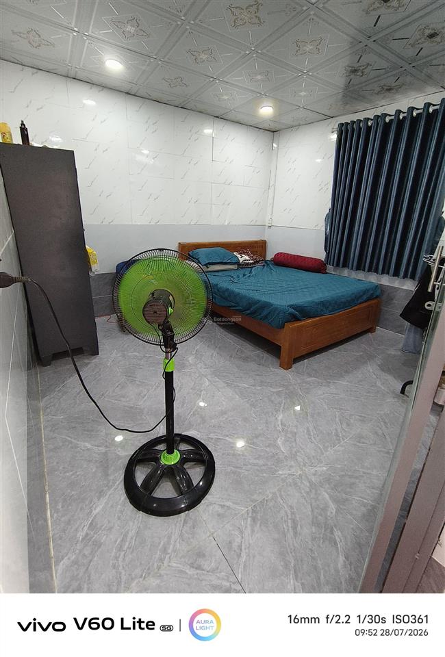Chỉ 1 tỷ 2 sở hữu ngay căn nhà 64 m2 mặt tiền khủng 8m. đường trước nhà 4m xe hơi tới nhà.