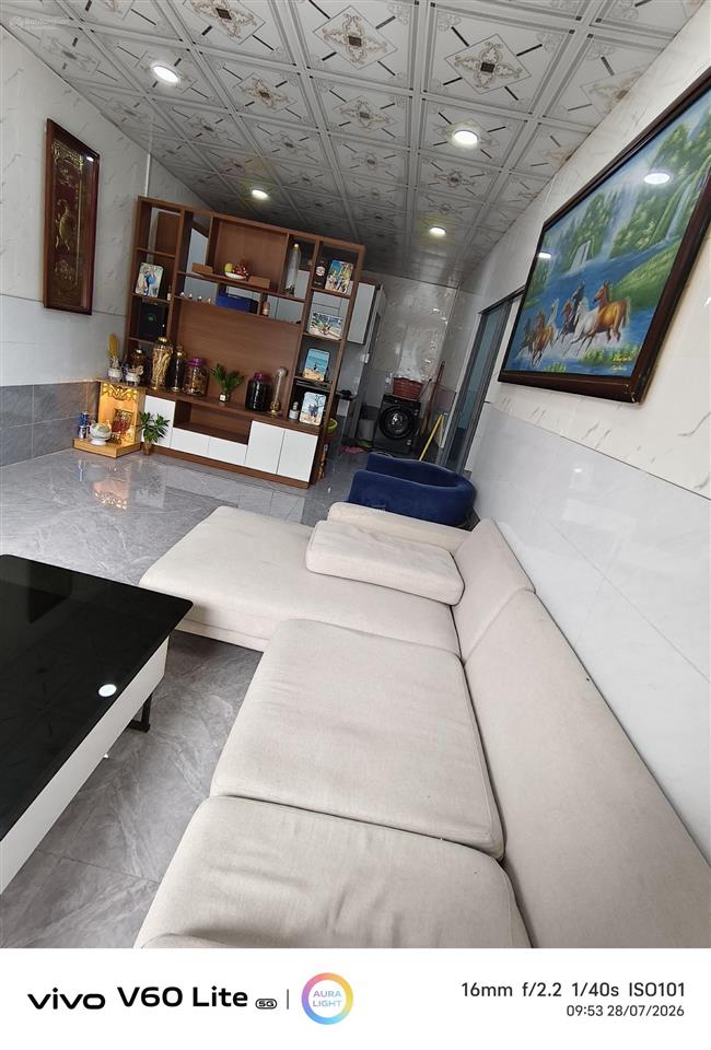 Chỉ 1 tỷ 2 sở hữu ngay căn nhà 64 m2 mặt tiền khủng 8m. đường trước nhà 4m xe hơi tới nhà.