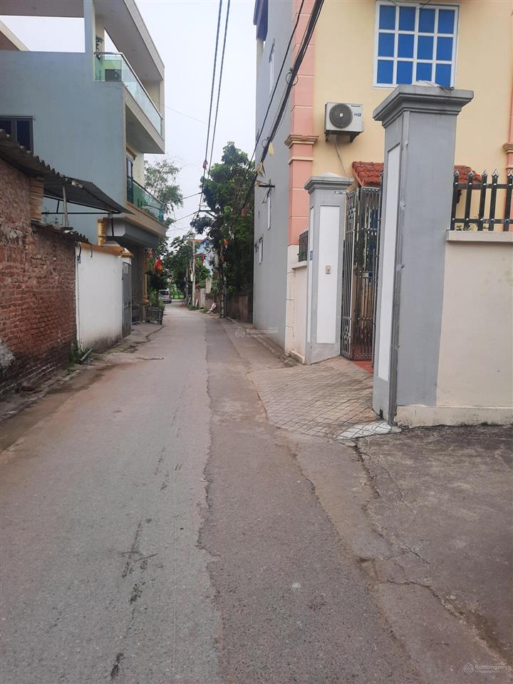 Bán 60m2 đất sen hồ, mặt tiền 4,5m, ngõ 3,5m nông sạch, trải nhựa , giá 3,2 tỷ