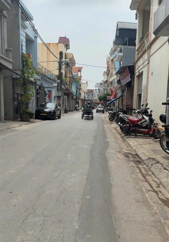 Lô đất hiếm có trâu quỳ, tầm tài chính hơn 3 tỷ, diện tích 30m, cách 1 nhà ra ô tô tránh thông