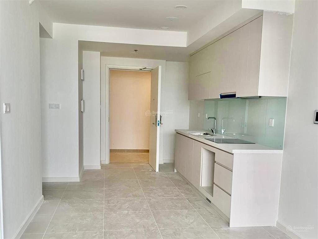 Cho thuê ch urban green| 2pn 65m2| giá 11 triệu| nt cơ bản| view hồ bơi| hướng đn mát mẻ