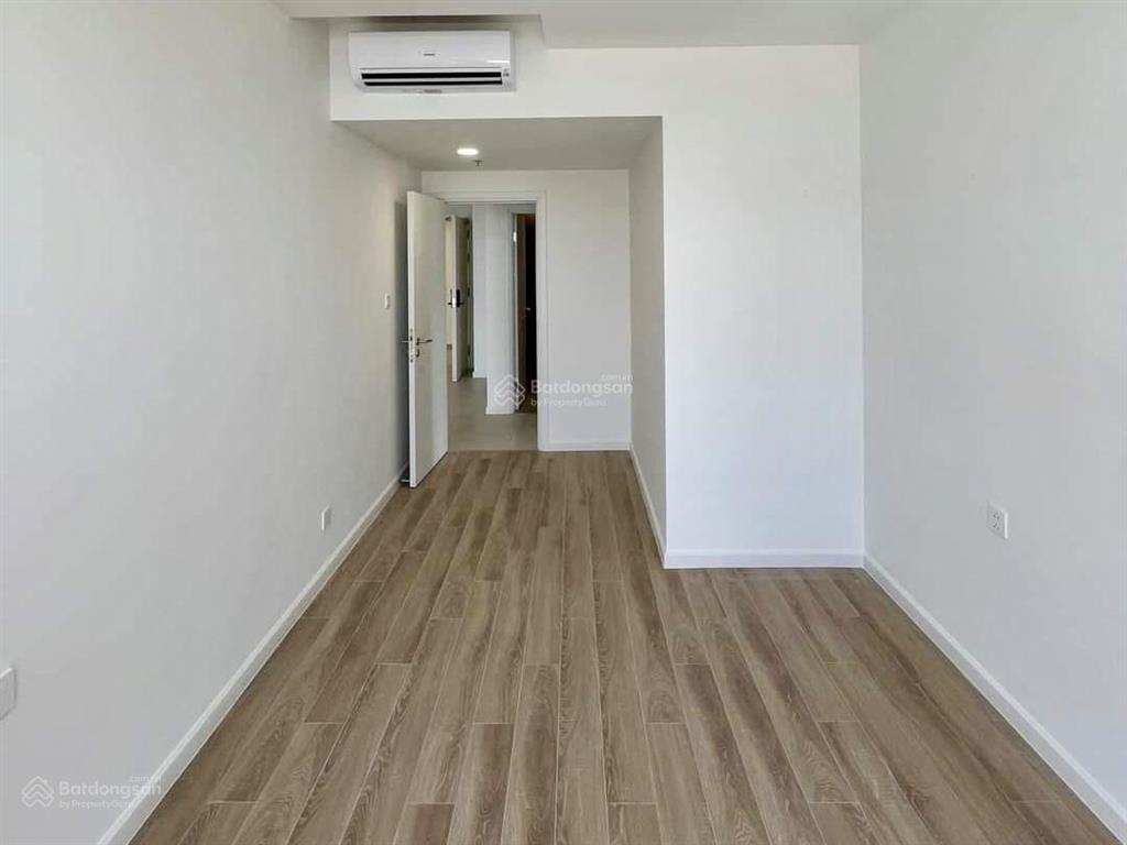 Cho thuê ch urban green| 2pn 65m2| giá 11 triệu| nt cơ bản| view hồ bơi| hướng đn mát mẻ