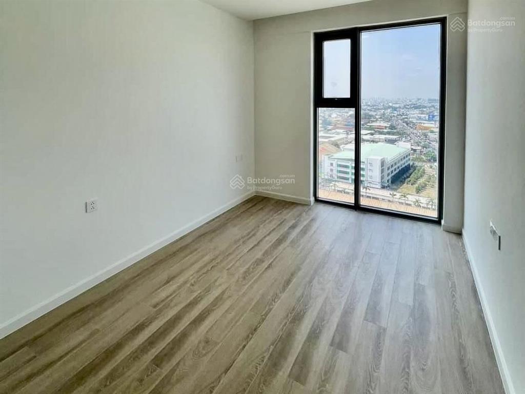 Cho thuê ch urban green| 2pn 65m2| giá 11 triệu| nt cơ bản| view hồ bơi| hướng đn mát mẻ