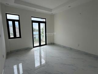 Bán nhà 4 tầng kế bên vinhomes grand park quận 9,nhà sổ hồng riêng hoàn công đầy đủ,đường xe hơi