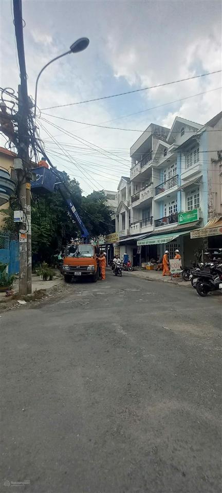 Bán nhà đường dương quảng hàm, nằm sau emart gò vấp, mặt tiền kinh doanh, nhà cũ thuận tiện xây mới