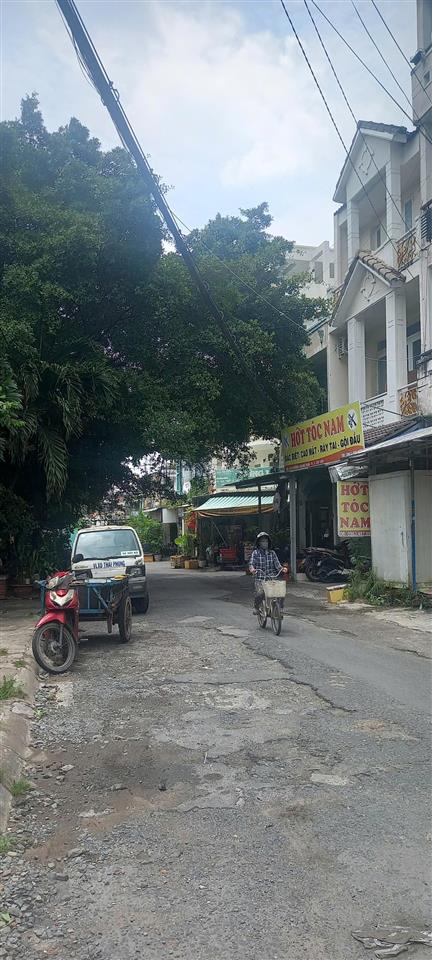 Bán nhà đường dương quảng hàm, nằm sau emart gò vấp, mặt tiền kinh doanh, nhà cũ thuận tiện xây mới